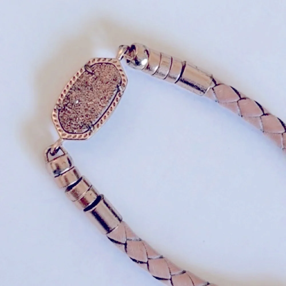 Kendra Scott includes 2x